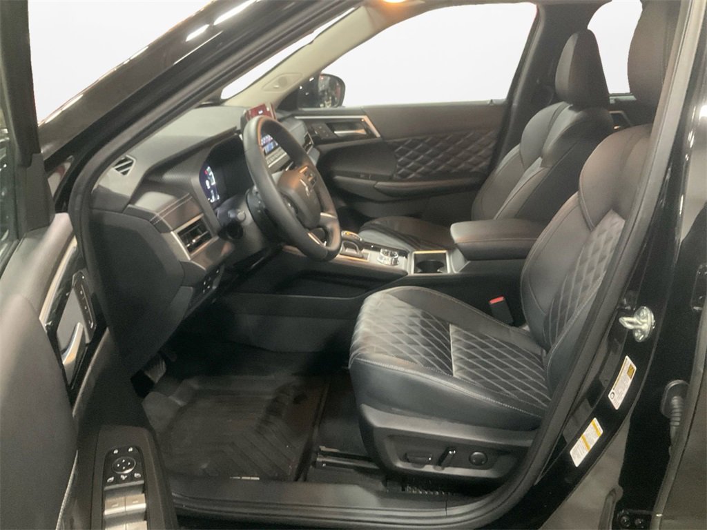 Used 2023 Mitsubishi Outlander SEL image 15