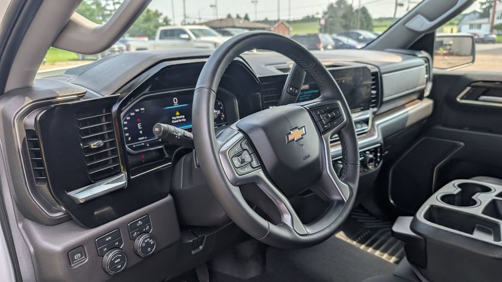Used 2023 Chevrolet Silverado 1500 LT AWD/4WD image 6