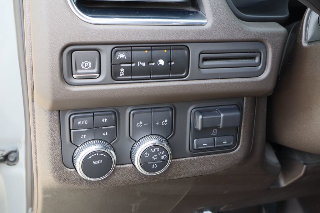 Certified 2023 GMC Yukon XL SLT w/ Max Trailering Package AWD/4WD image 13