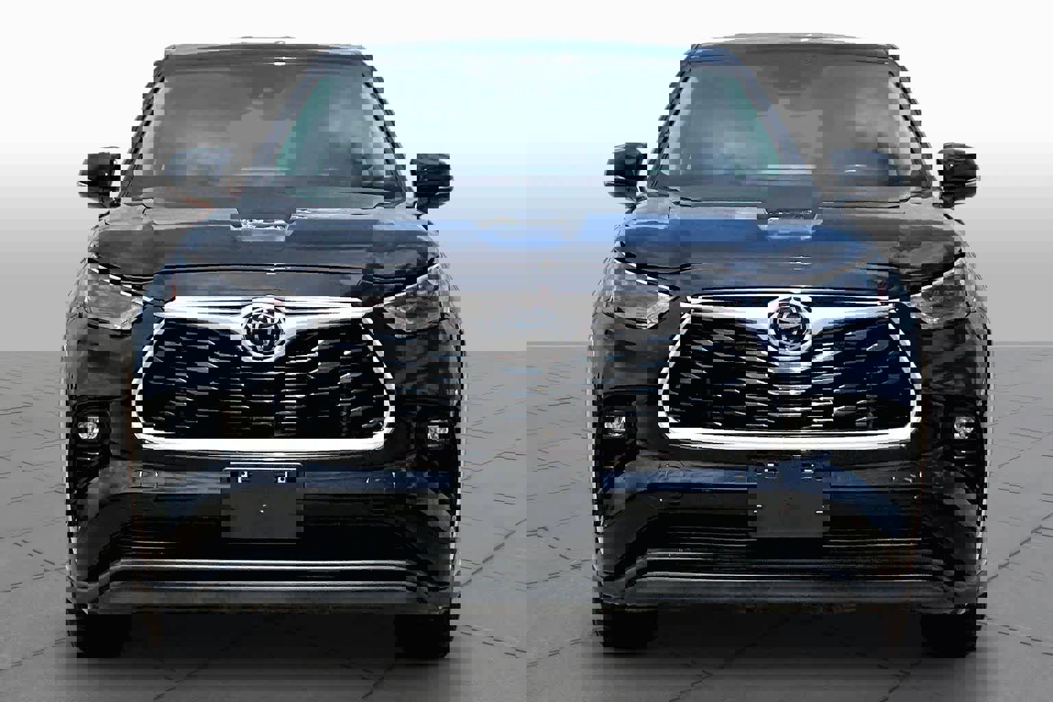 Used 2025 Toyota Highlander LE image 4