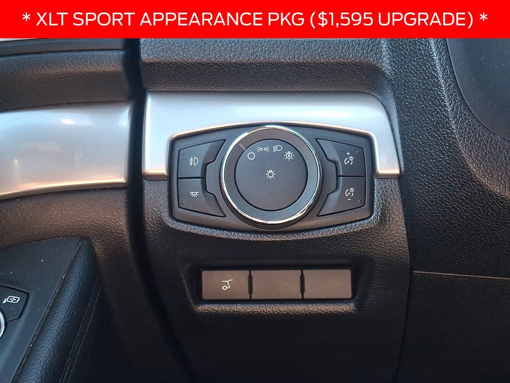 Used 2017 Ford Explorer XLT w/ Equipment Group 202A AWD/4WD image 25