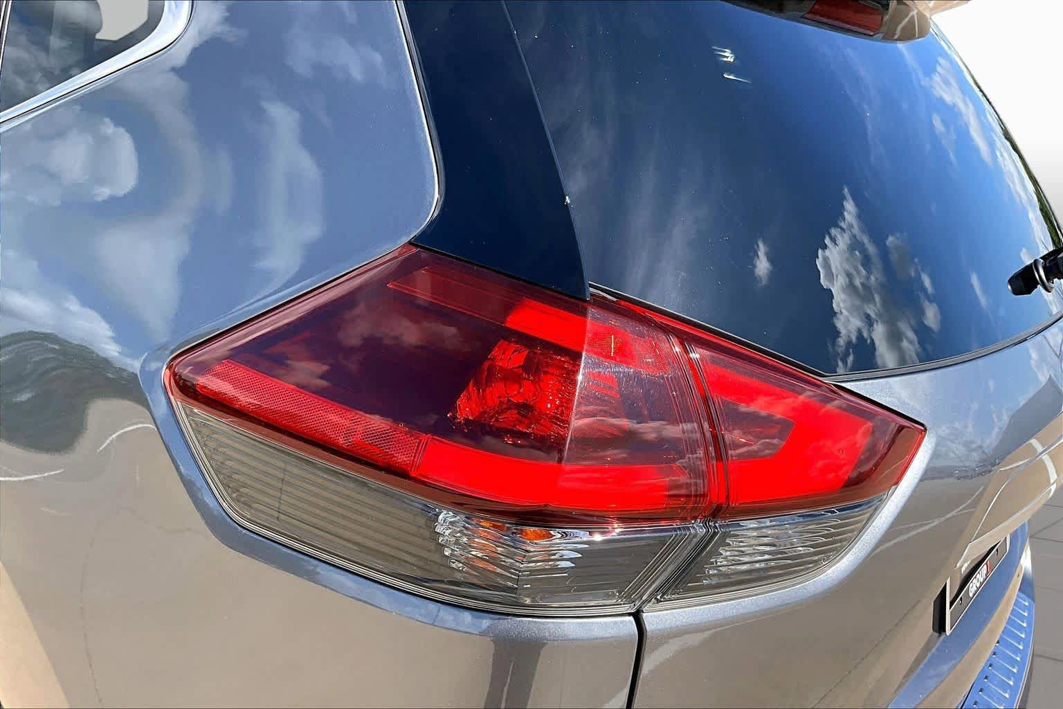 Used 2019 Nissan Rogue SV w/ Premium Package FWD image 29
