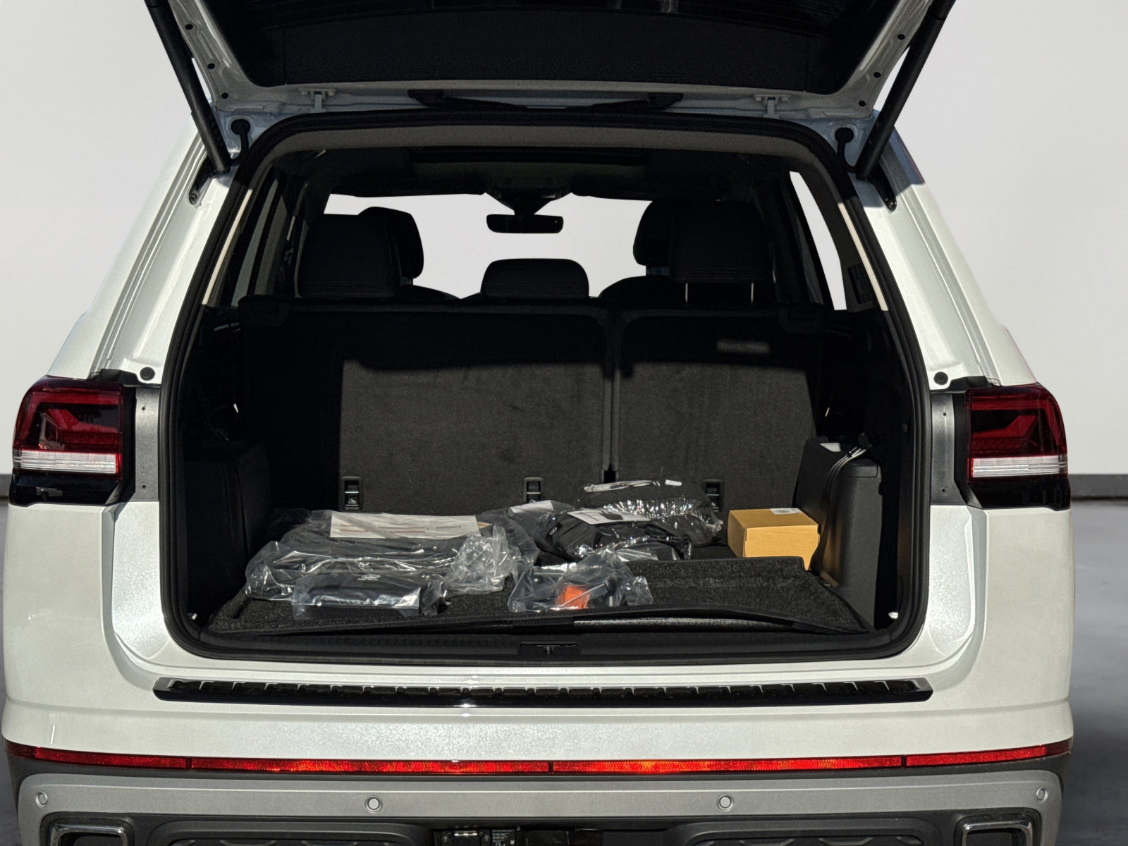 New 2026 Volkswagen Atlas Peak Edition image 6