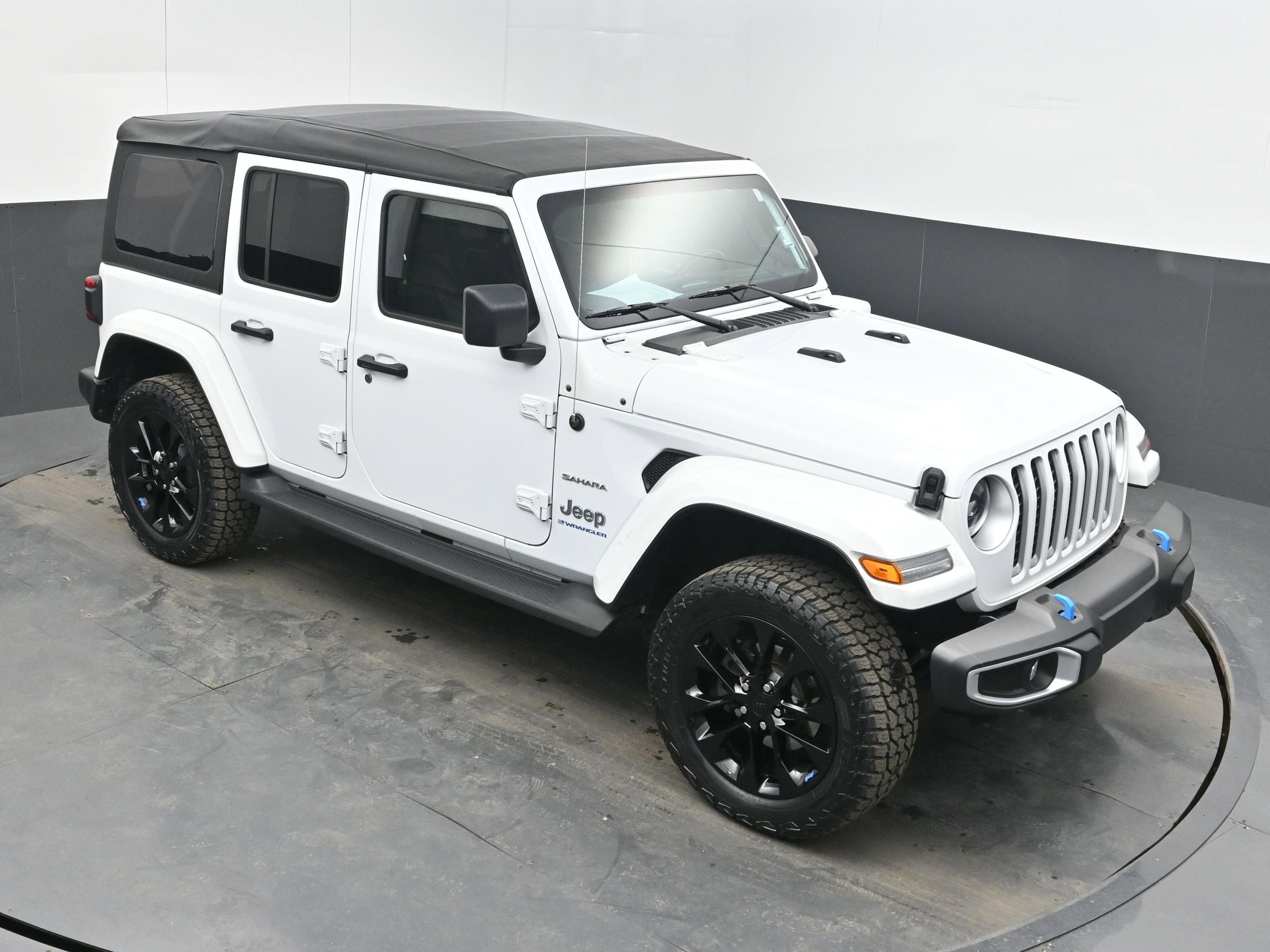 Used 2023 Jeep Wrangler Sahara w/ Cold Weather Group image 31