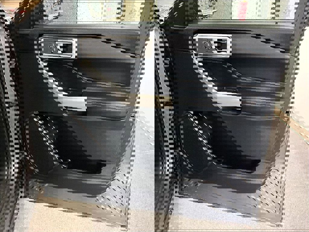 Used 2021 Ford Explorer XLT w/ Equipment Group 202A image 12