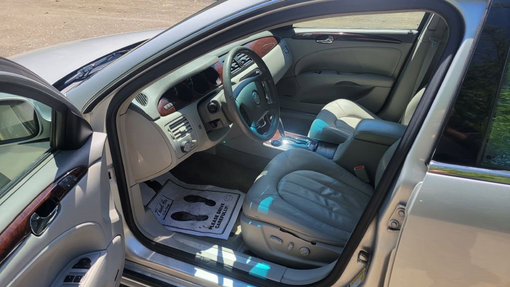 Used 2011 Buick Lucerne CXL image 10