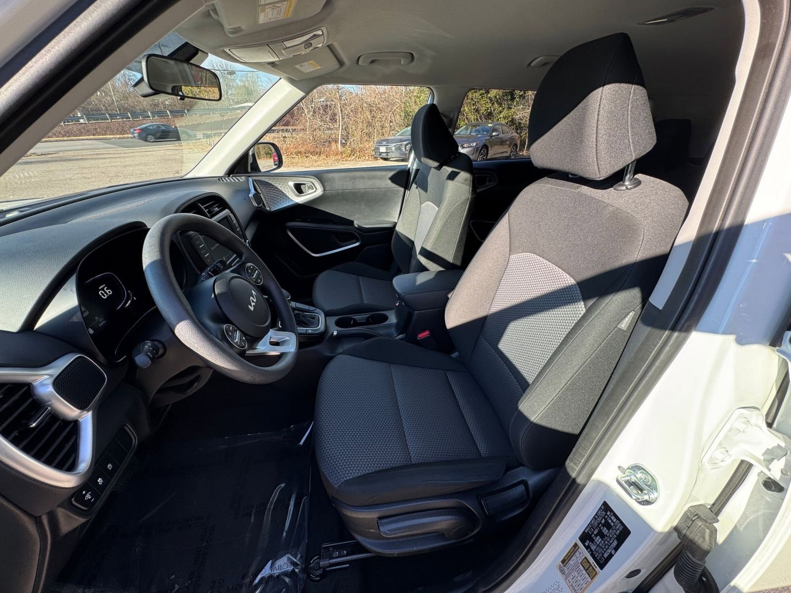 Used 2025 Kia Soul LX w/ LX Technology Package image 31