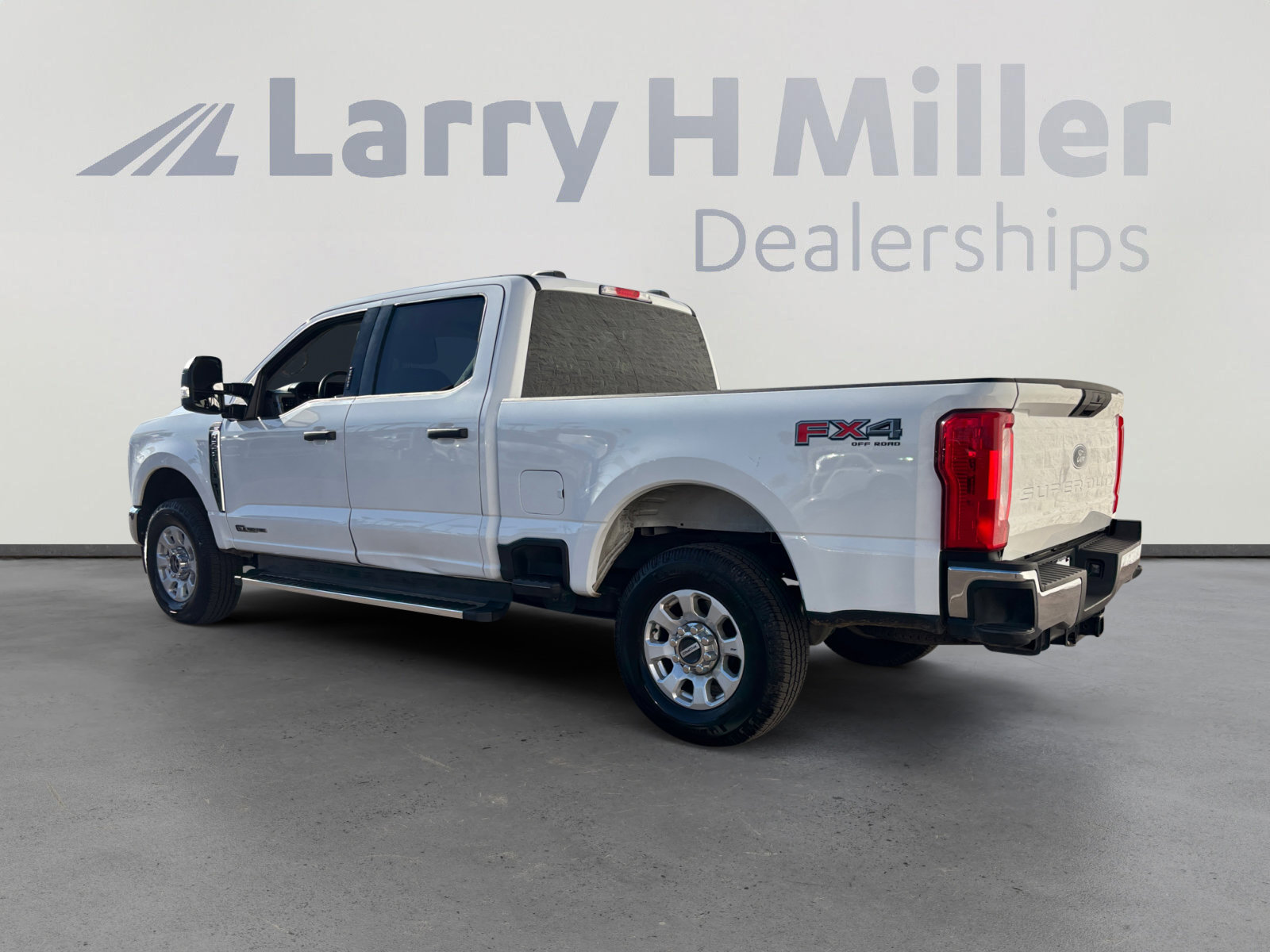 Used 2023 Ford F250 XLT w/ FX4 Off-Road Package image 3