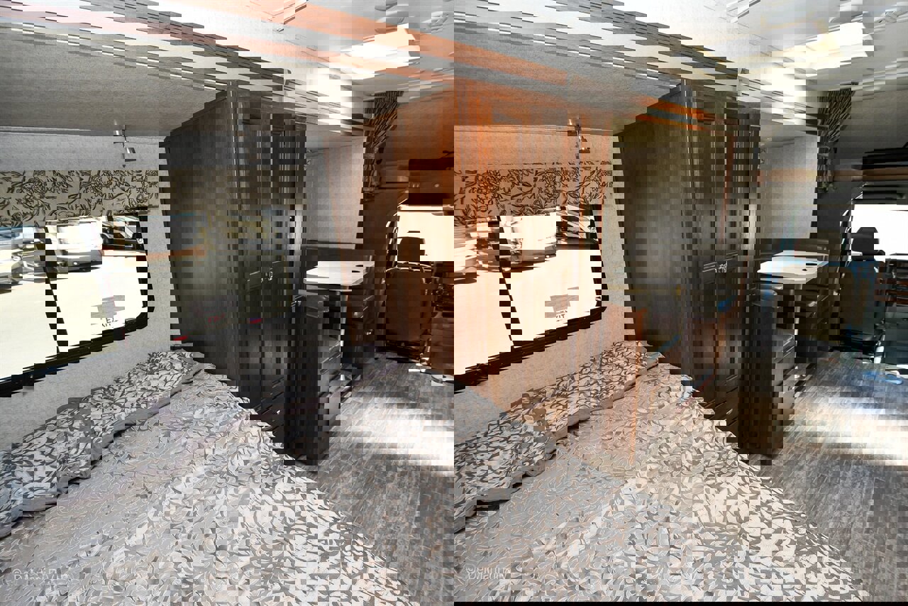 Used 2017 Mercedes-Benz Sprinter 3500 image 10