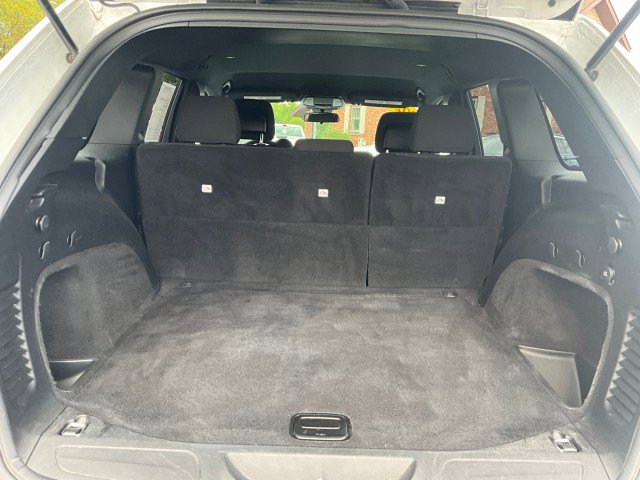 Used 2020 Jeep Grand Cherokee Laredo image 28