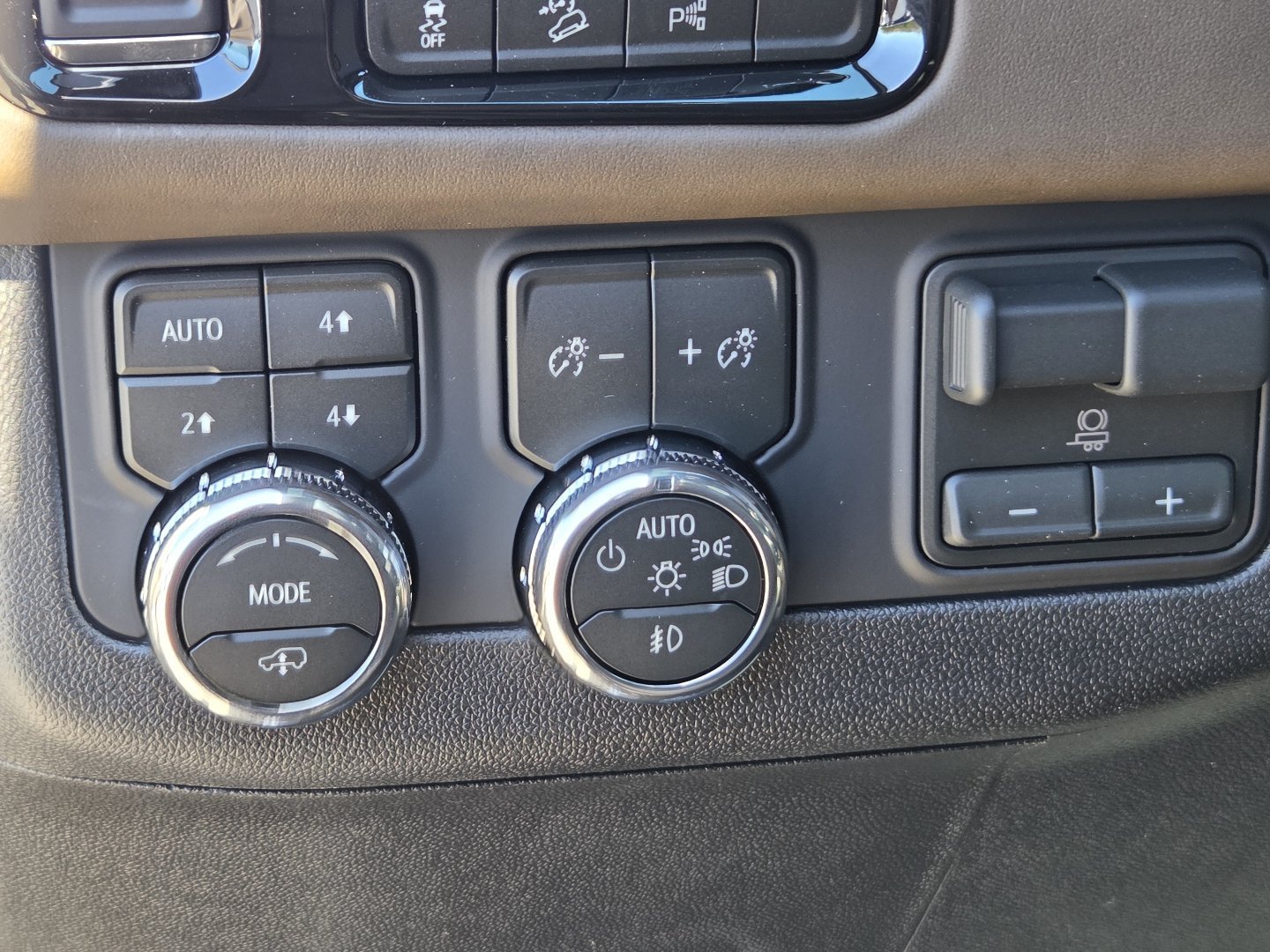 New 2026 GMC Yukon XL Denali Ultimate w/ LPO, Floor Liner Package AWD/4WD image 37