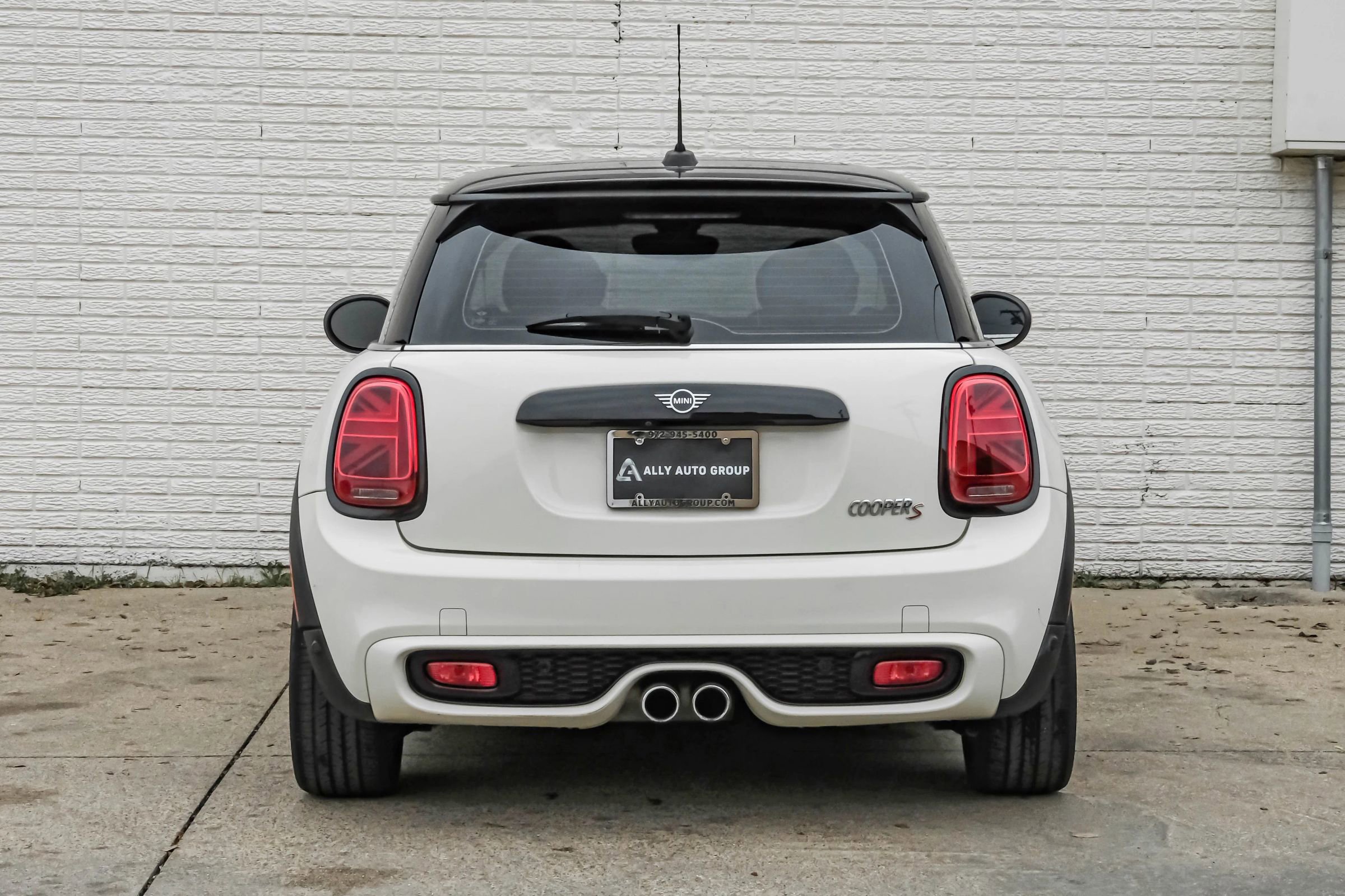 Used 2019 MINI Cooper S w/ Premium Package image 9