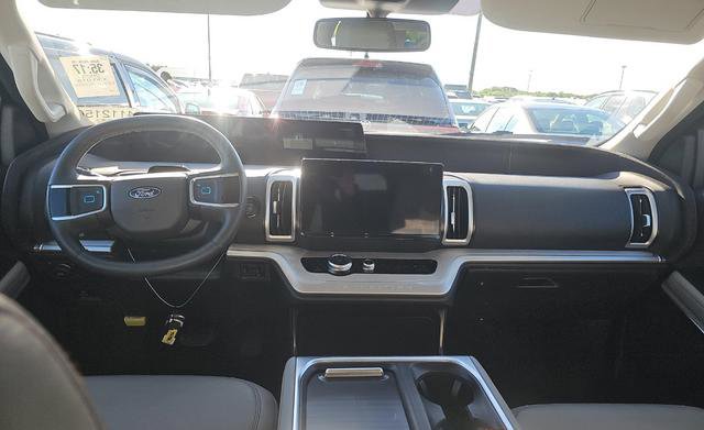Used 2025 Ford Expedition Active AWD/4WD image 8