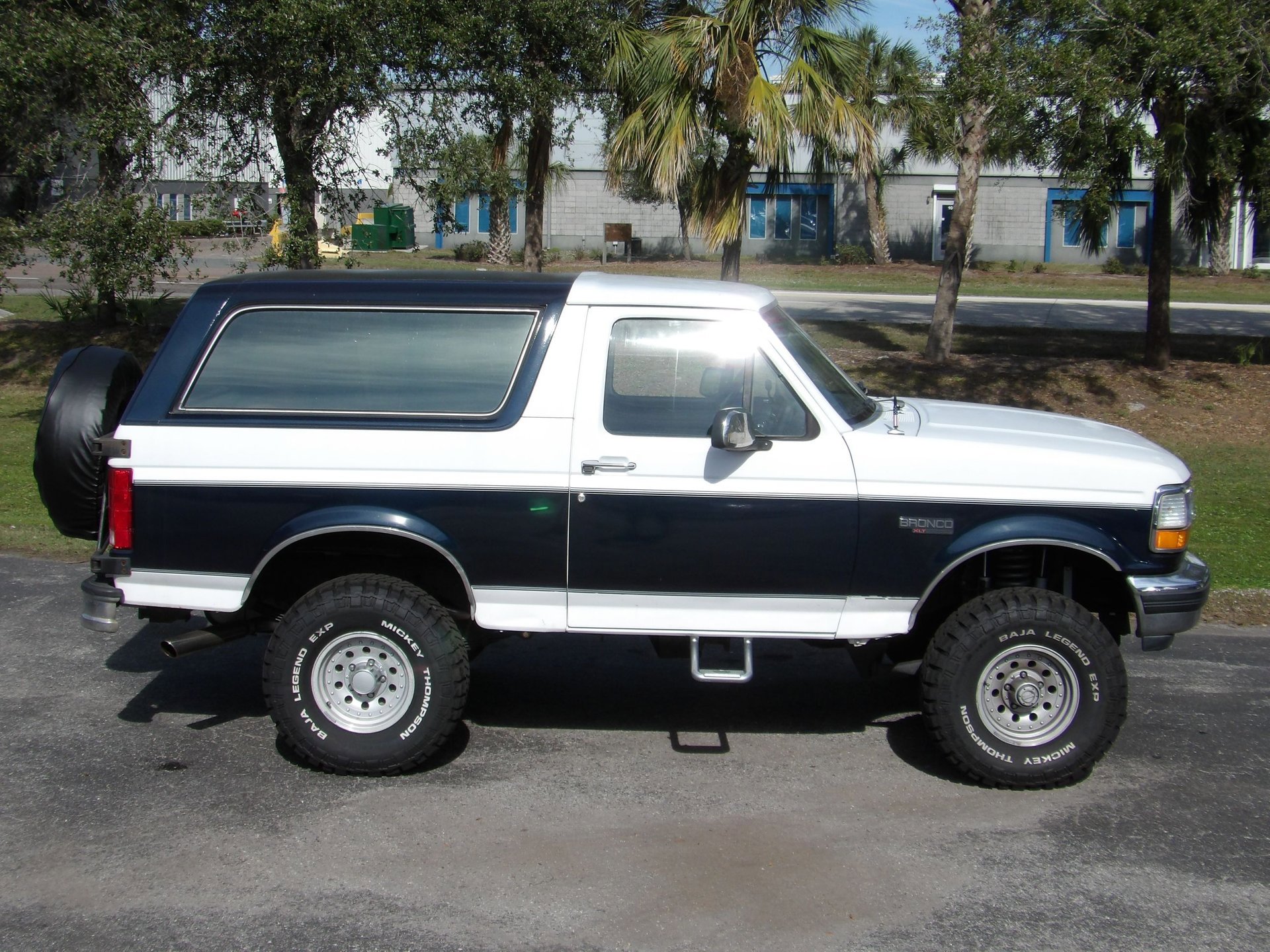 Used 1992 Ford Bronco image 3