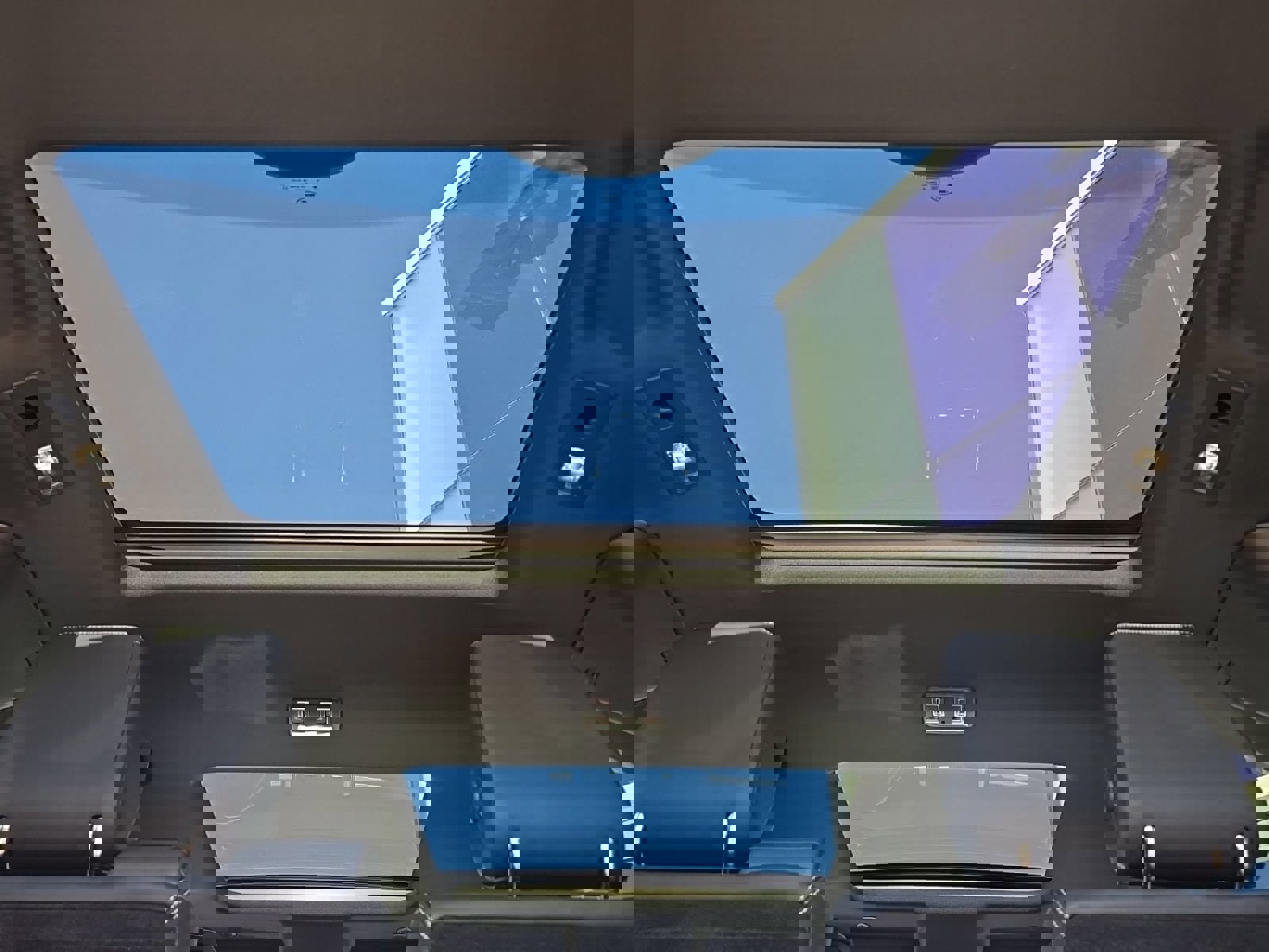 Certified 2024 Land Rover Discovery Dynamic SE image 24