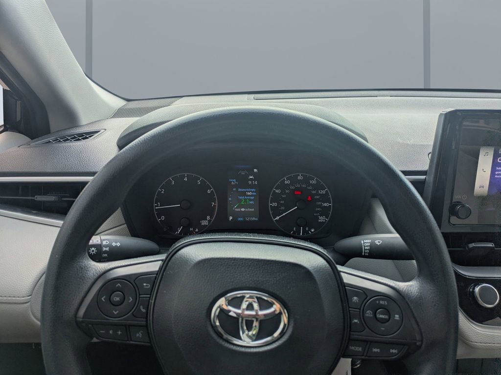 Used 2025 Toyota Corolla Cross L image 27