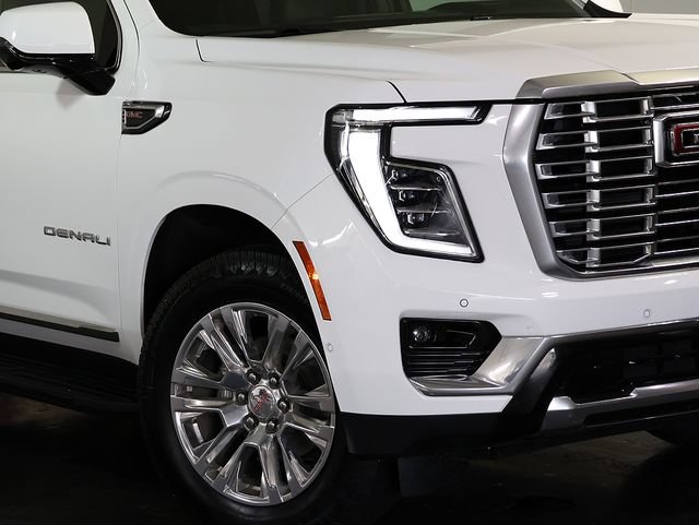 Used 2025 GMC Yukon XL Denali AWD/4WD image 8