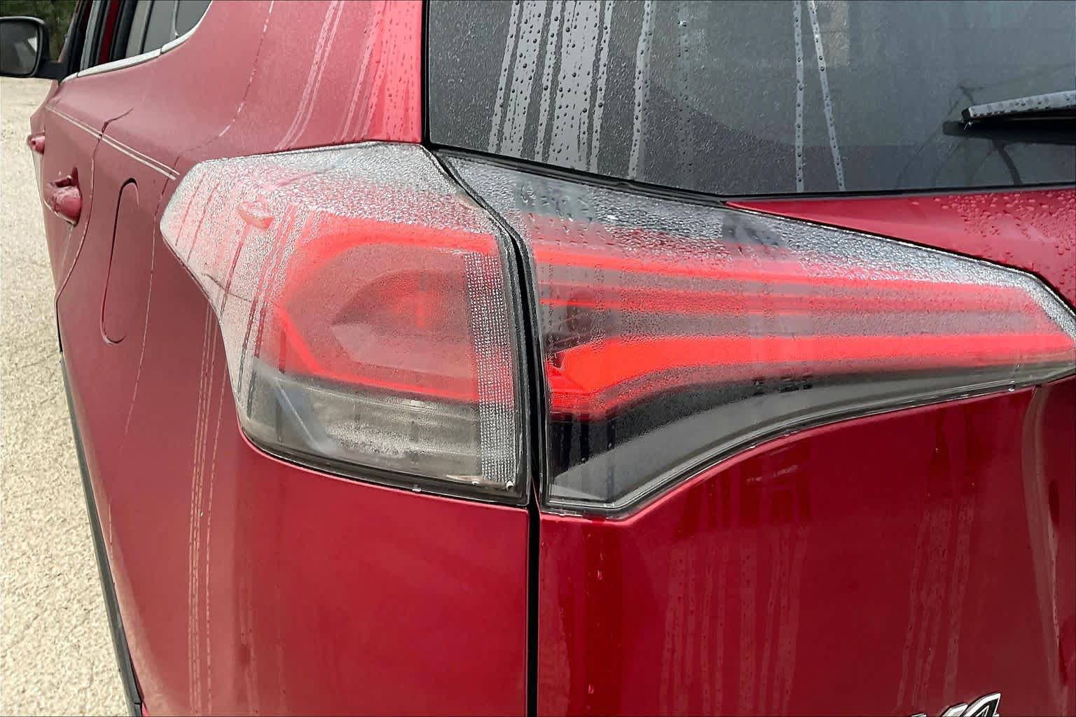 Used 2018 Toyota RAV4 LE FWD image 28