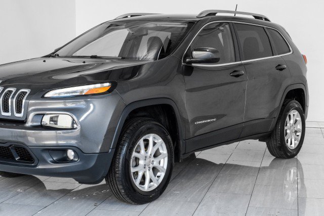 Used 2016 Jeep Cherokee Latitude AWD/4WD image 57