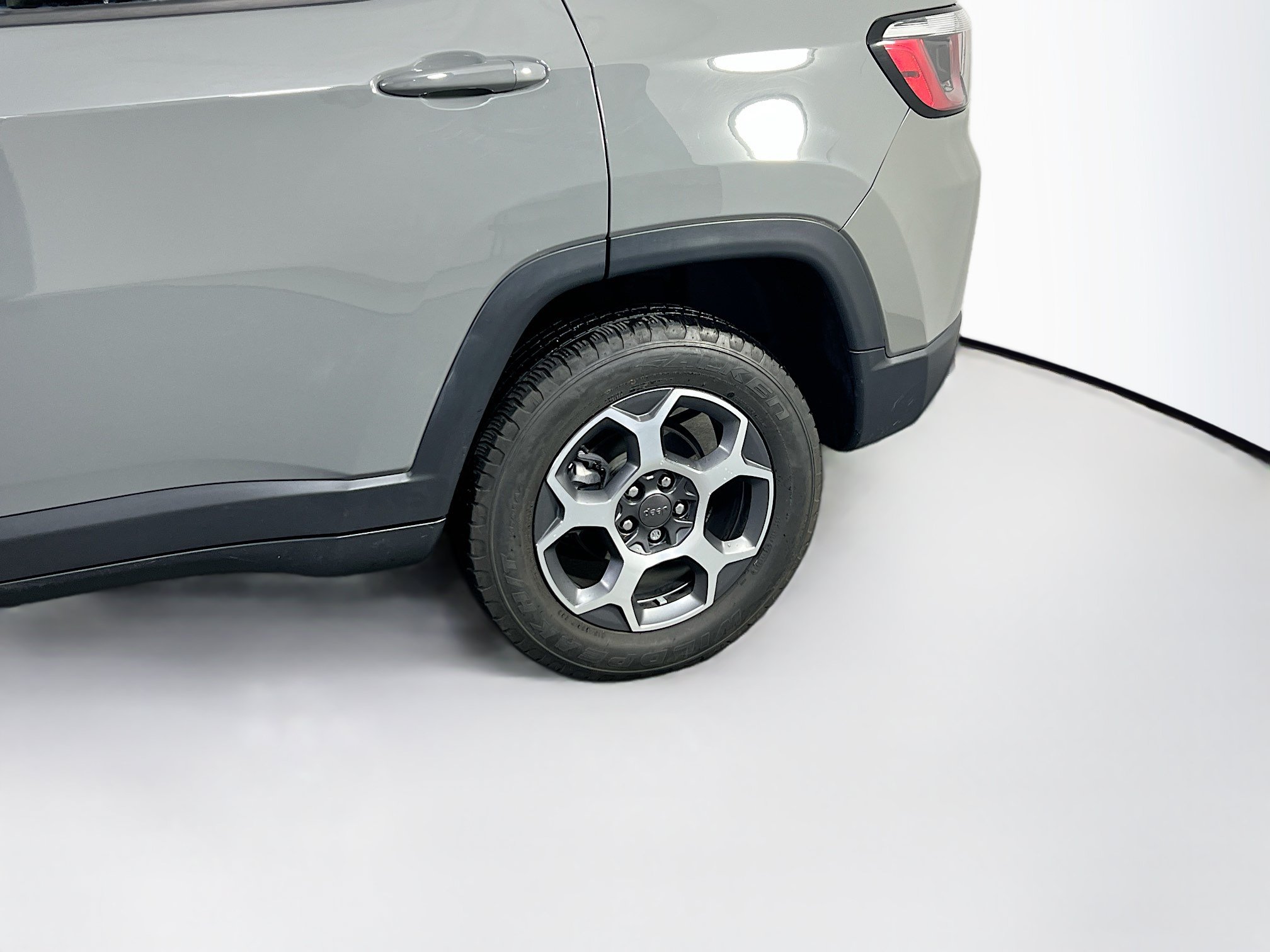 Used 2022 Jeep Compass Trailhawk AWD/4WD image 28