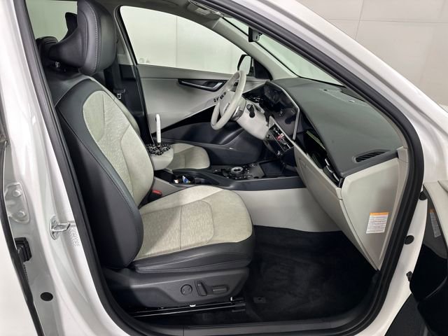 Used 2024 Kia Niro Wave w/ Wave Preserve Package image 28