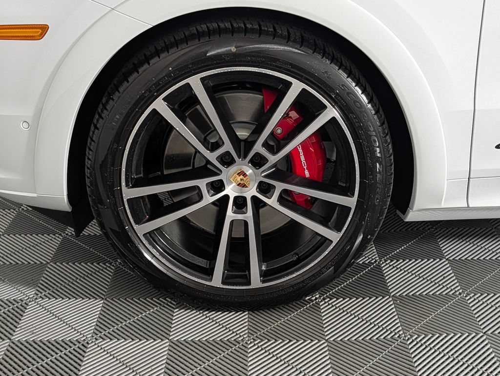 New 2026 Porsche Cayenne GTS AWD/4WD image 11