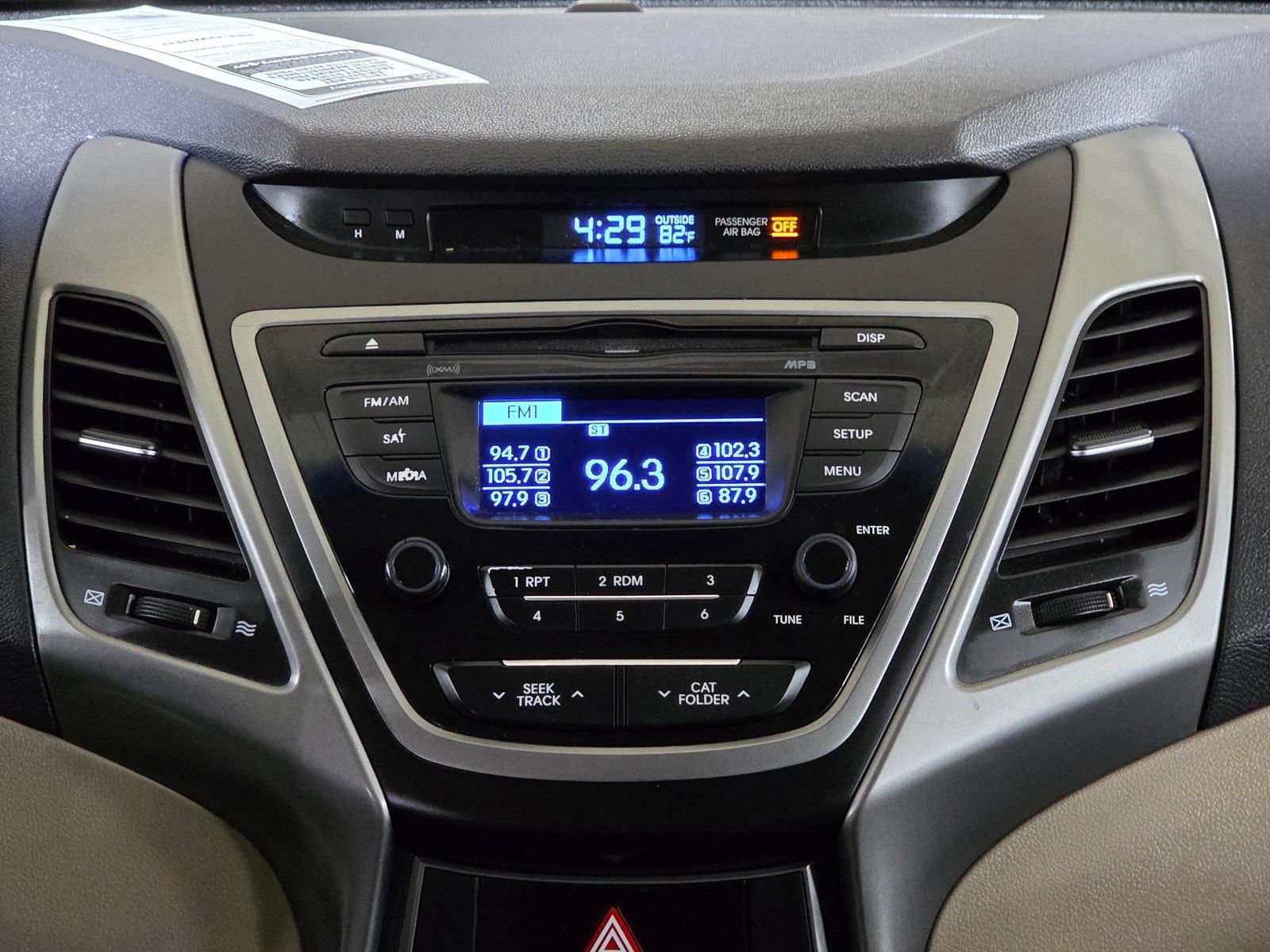 Used 2014 Hyundai Elantra SE FWD image 25