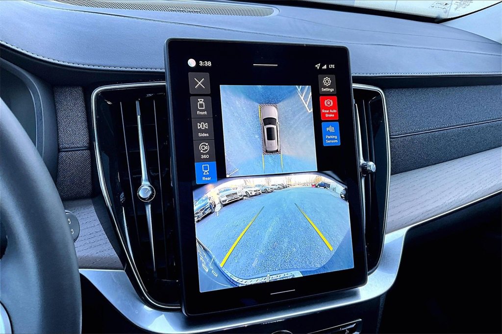 Certified 2026 Volvo XC90 B6 Plus w/ Protection Package Premier image 14