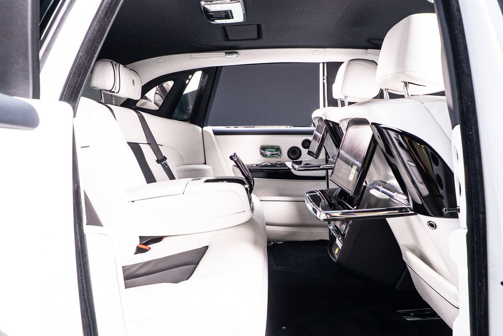 Used 2022 Rolls-Royce Phantom Sedan w/ The Phantom Package RWD image 59