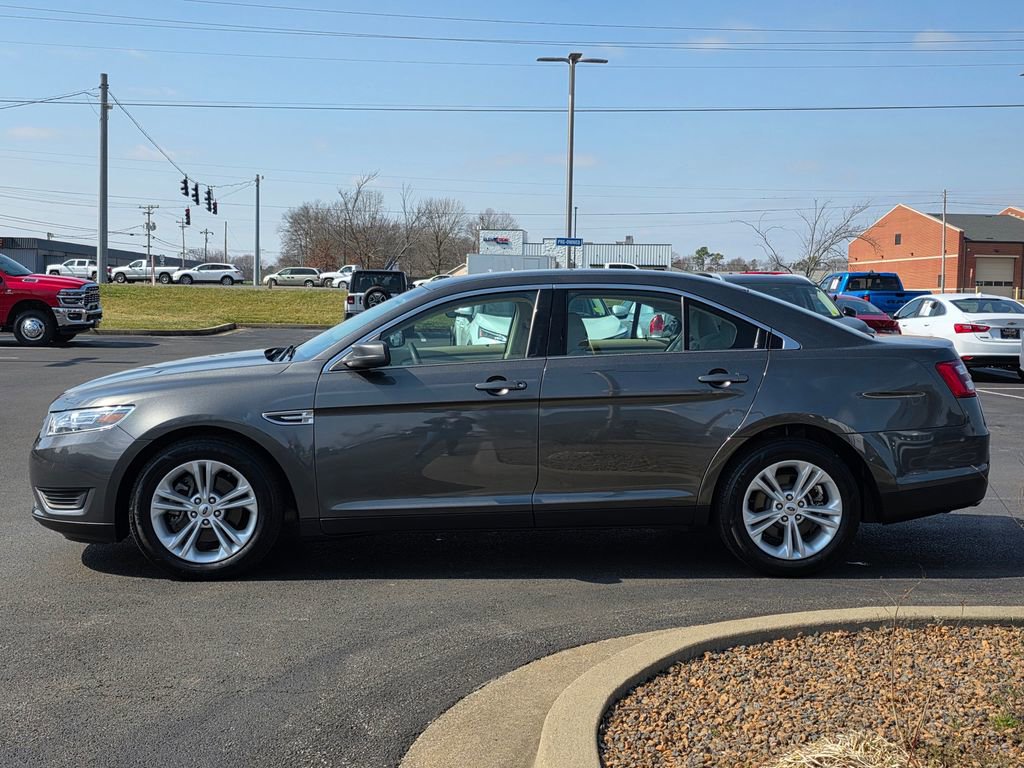 Used 2018 Ford Taurus SE image 8