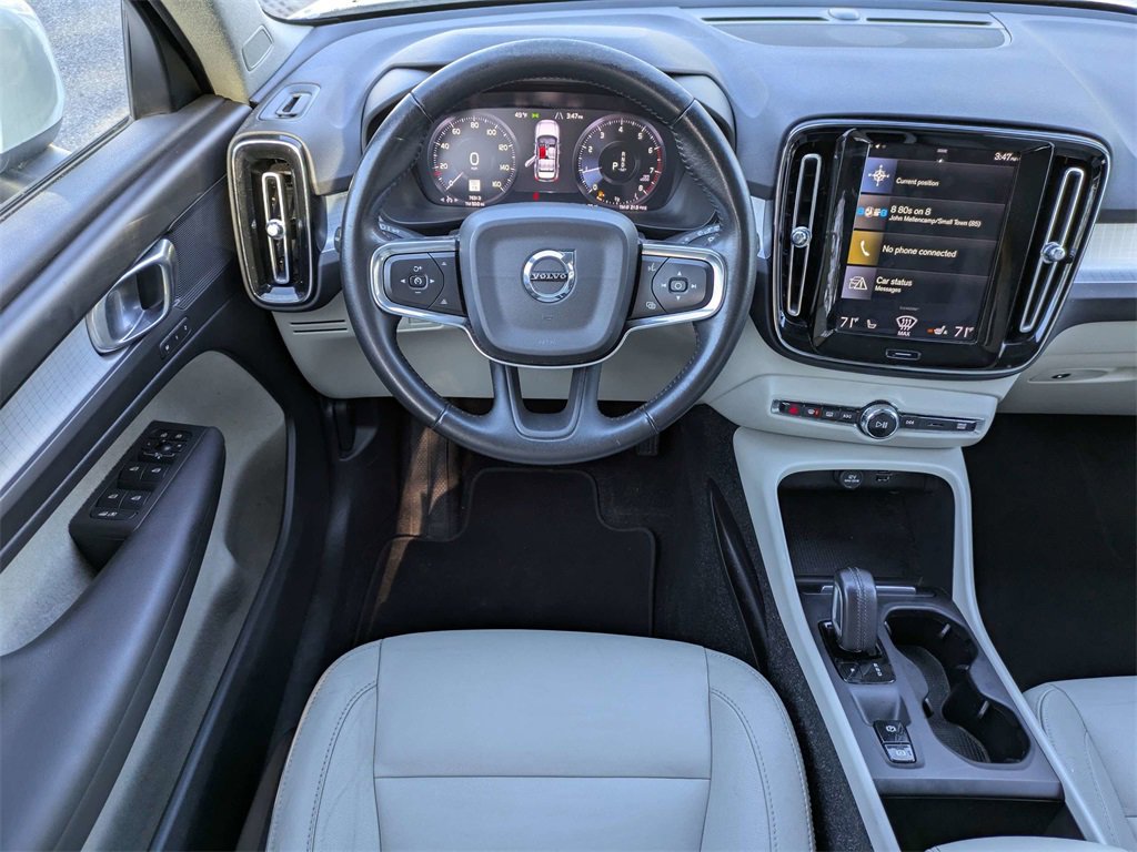 Used 2021 Volvo XC40 T5 Momentum w/ Protection Package Premier image 17