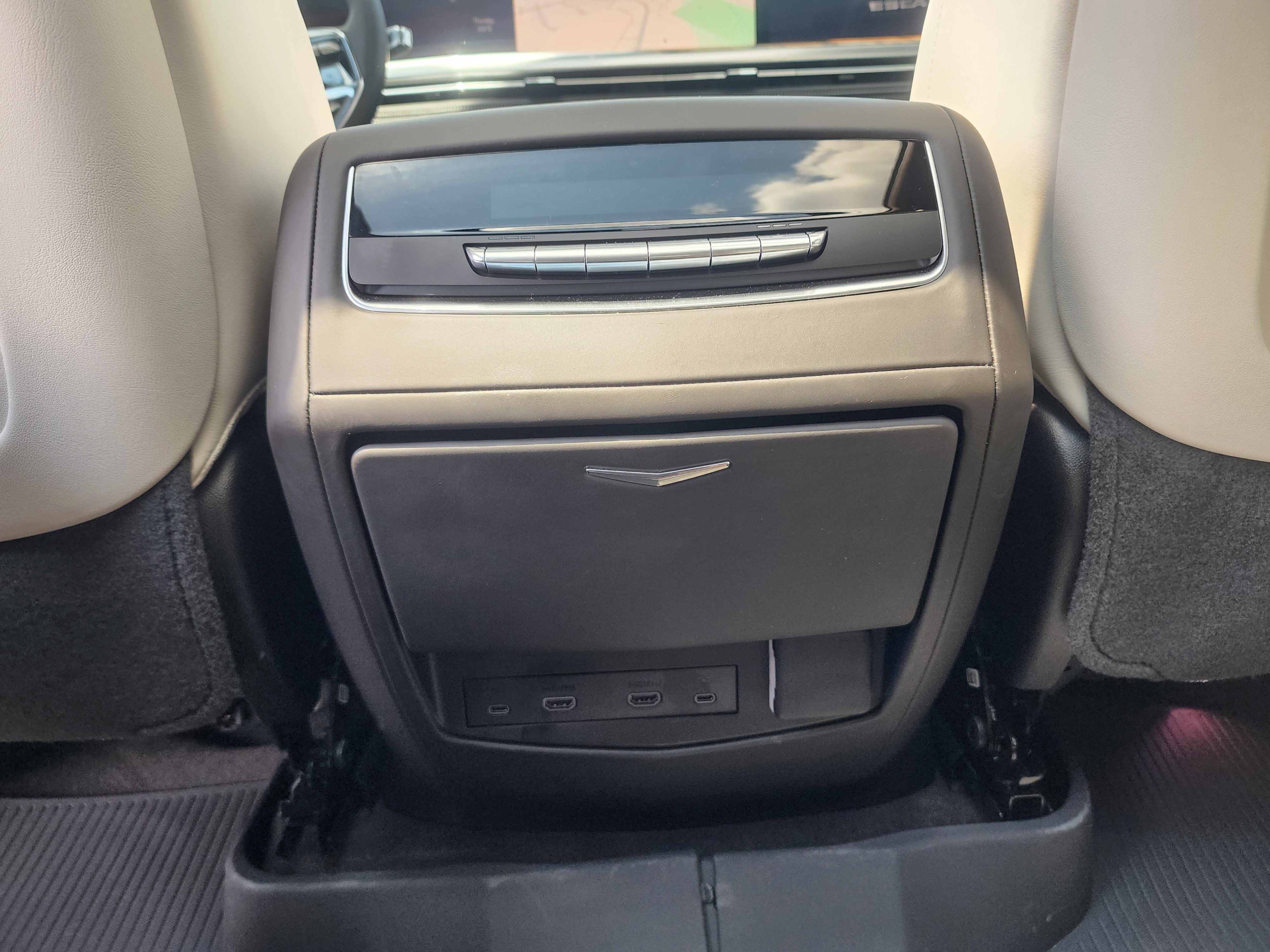 Used 2025 Cadillac Escalade Premium Luxury Platinum AWD/4WD image 19