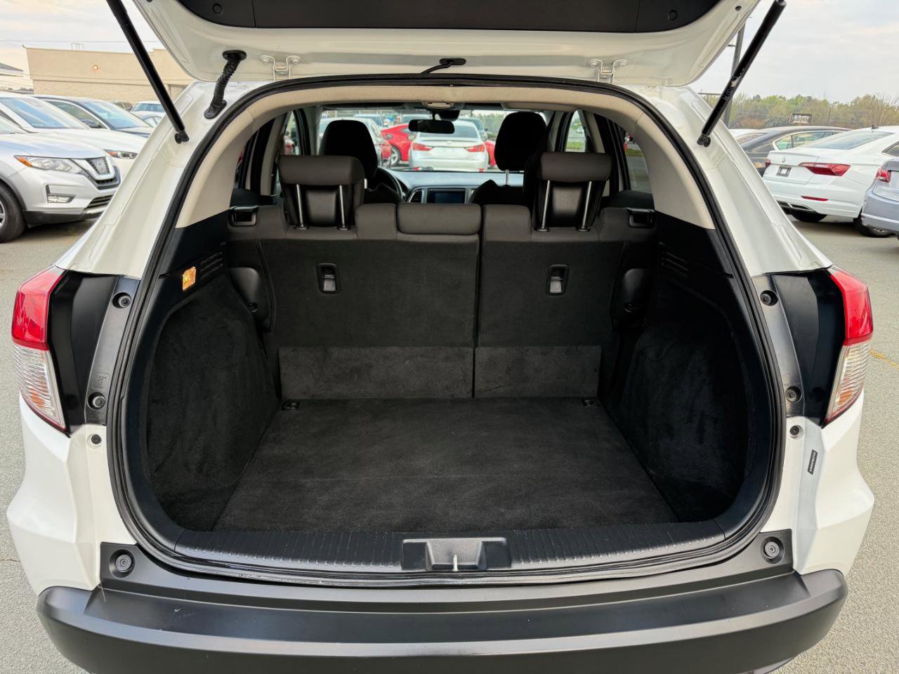 Used 2019 Honda HR-V EX image 10