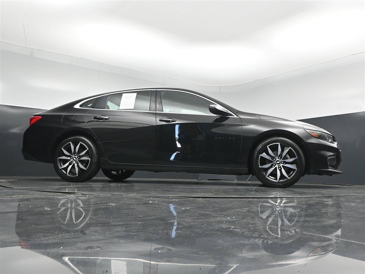 Used 2018 Chevrolet Malibu LT FWD image 30