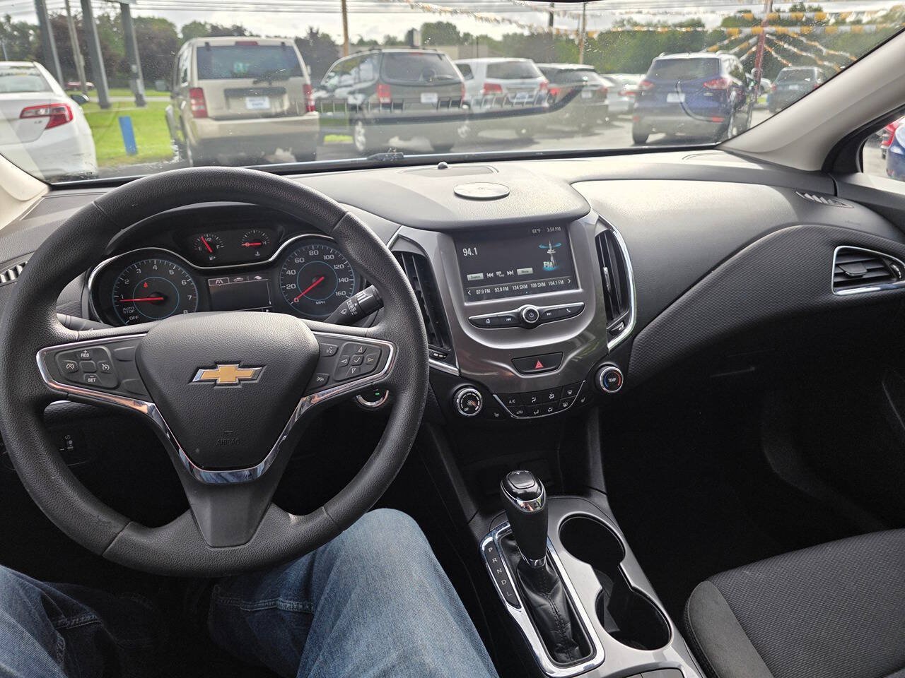 Used 2017 Chevrolet Cruze LT w/ Convenience Package FWD image 27