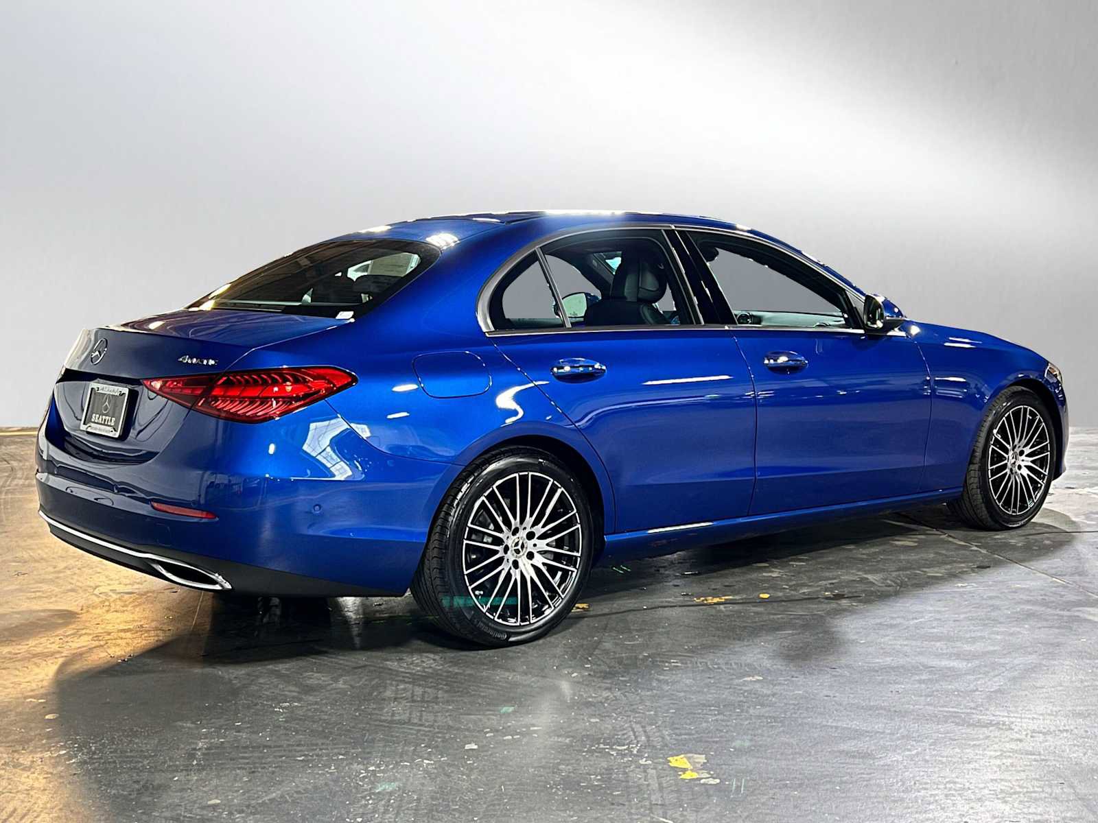 Used 2025 Mercedes-Benz C 300 4MATIC Sedan image 3