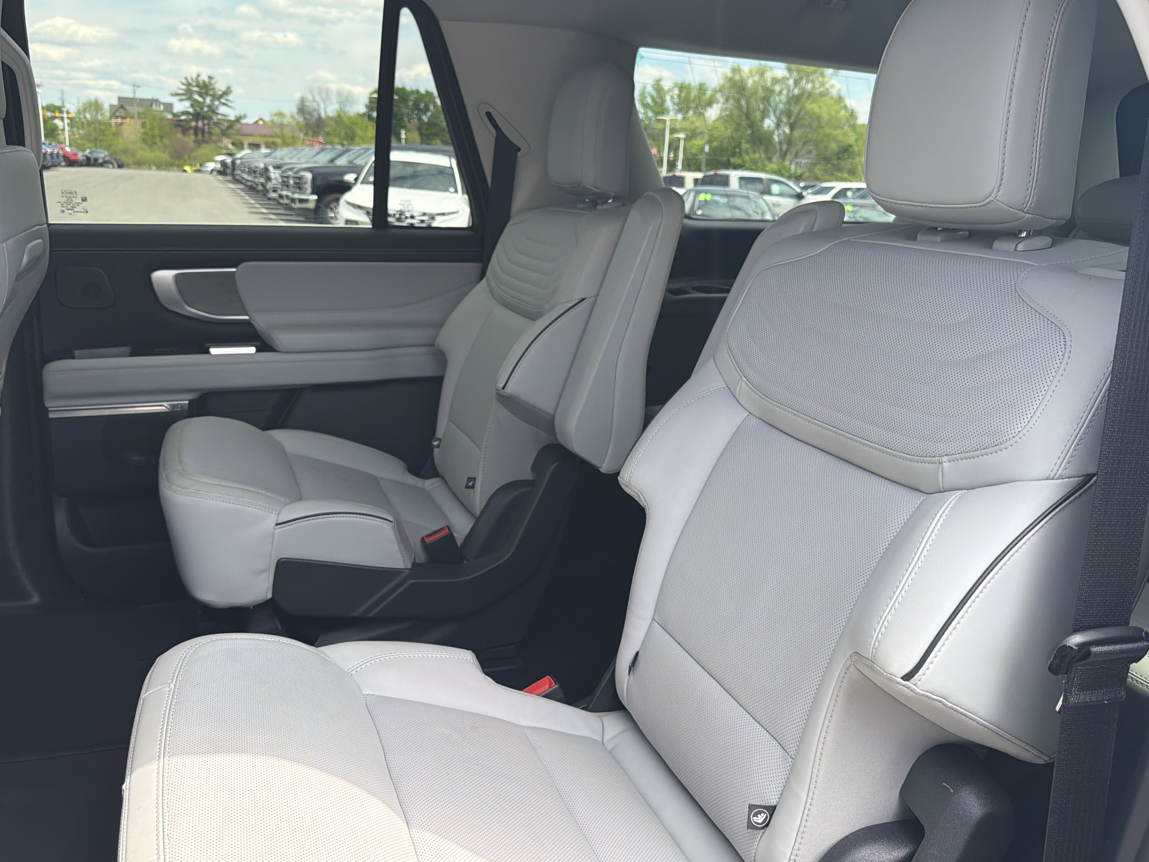 Used 2025 Ford Expedition Max Platinum w/ Platinum Ultimate Package AWD/4WD image 13