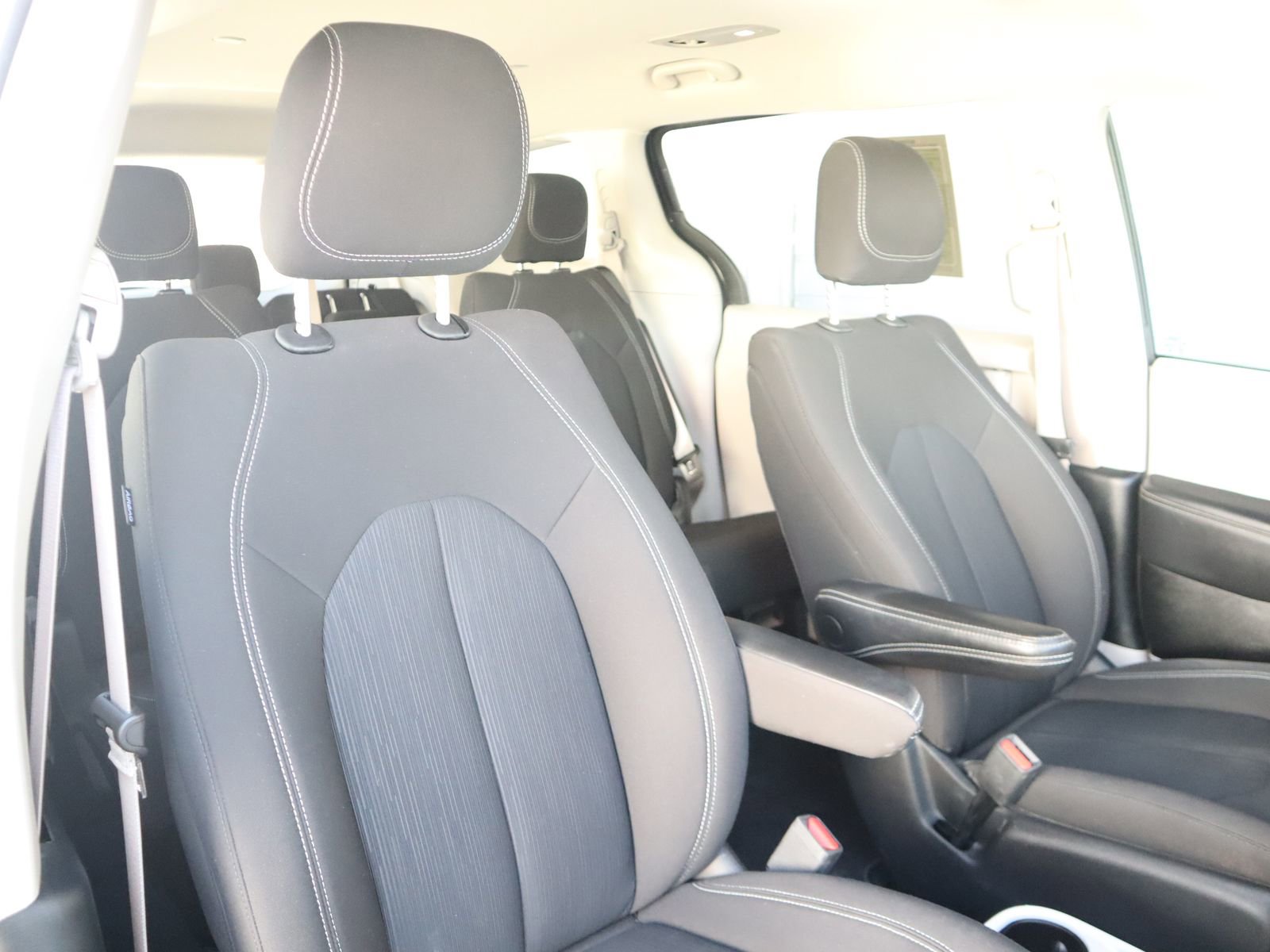 Used 2024 Chrysler Voyager LX image 53