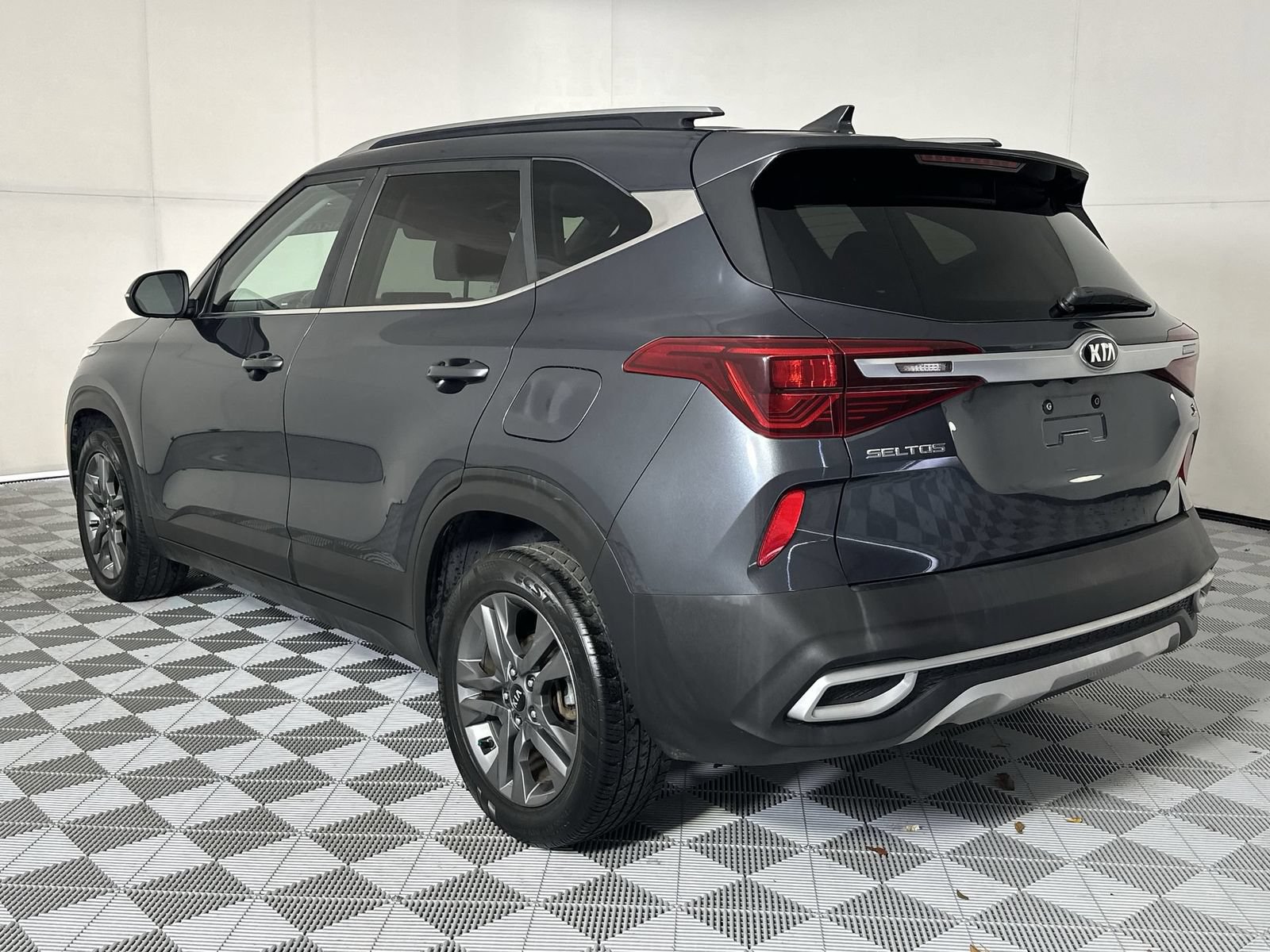 Used 2021 Kia Seltos S FWD image 6