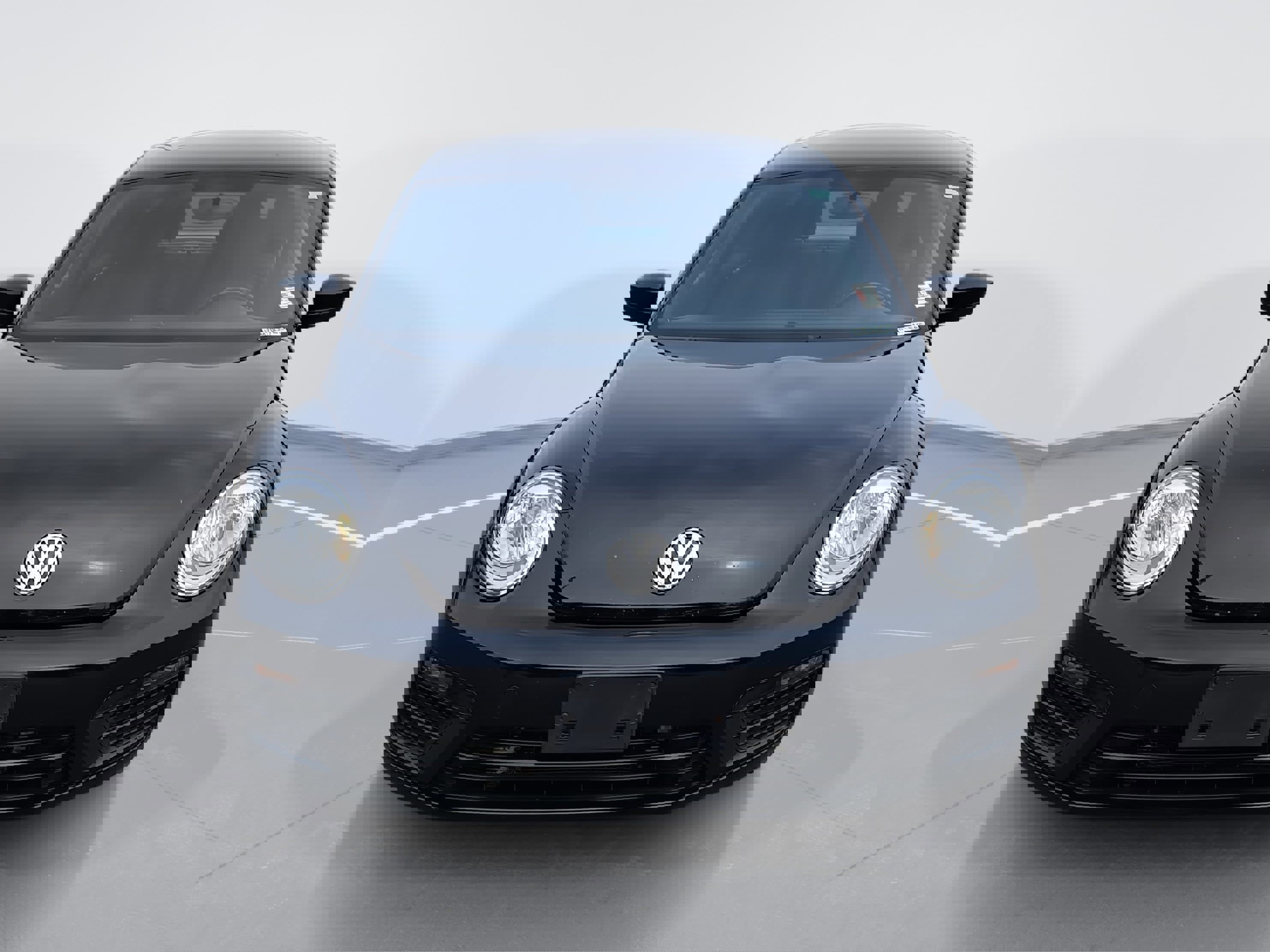 Used 2018 Volkswagen Beetle 2.0T S image 8