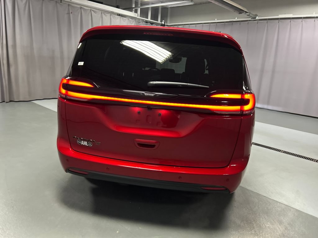 New 2026 Chrysler Pacifica Select w/ S Appearance Package FWD image 6