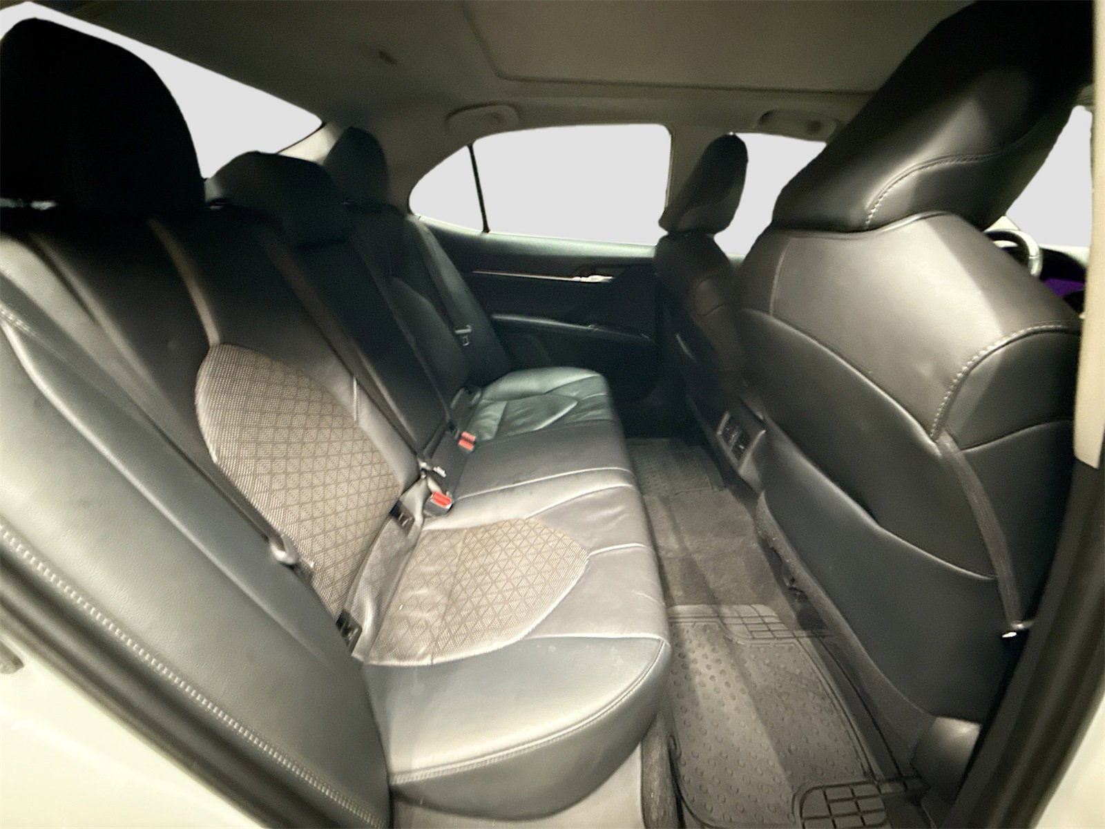 Used 2020 Toyota Camry XSE image 28