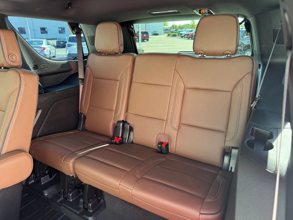 Used 2025 Chevrolet Tahoe High Country AWD/4WD image 25