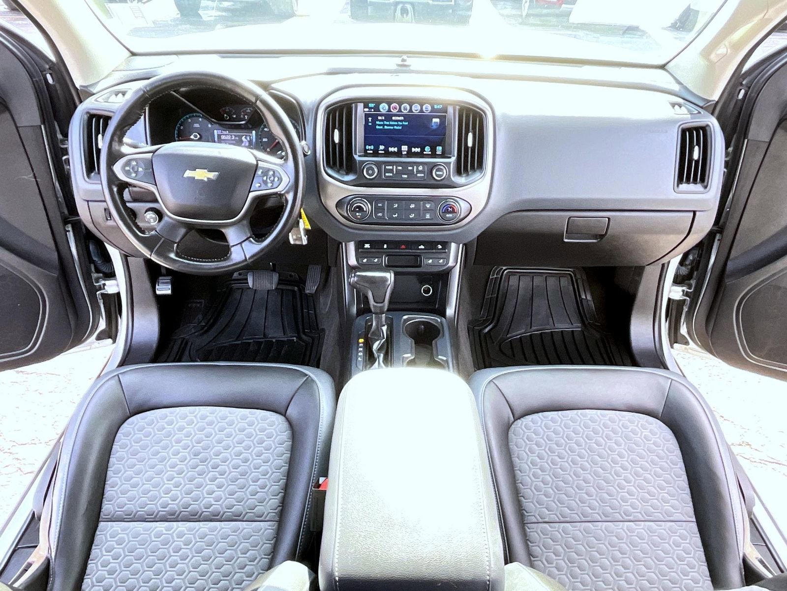Used 2018 Chevrolet Colorado Z71 AWD/4WD image 12