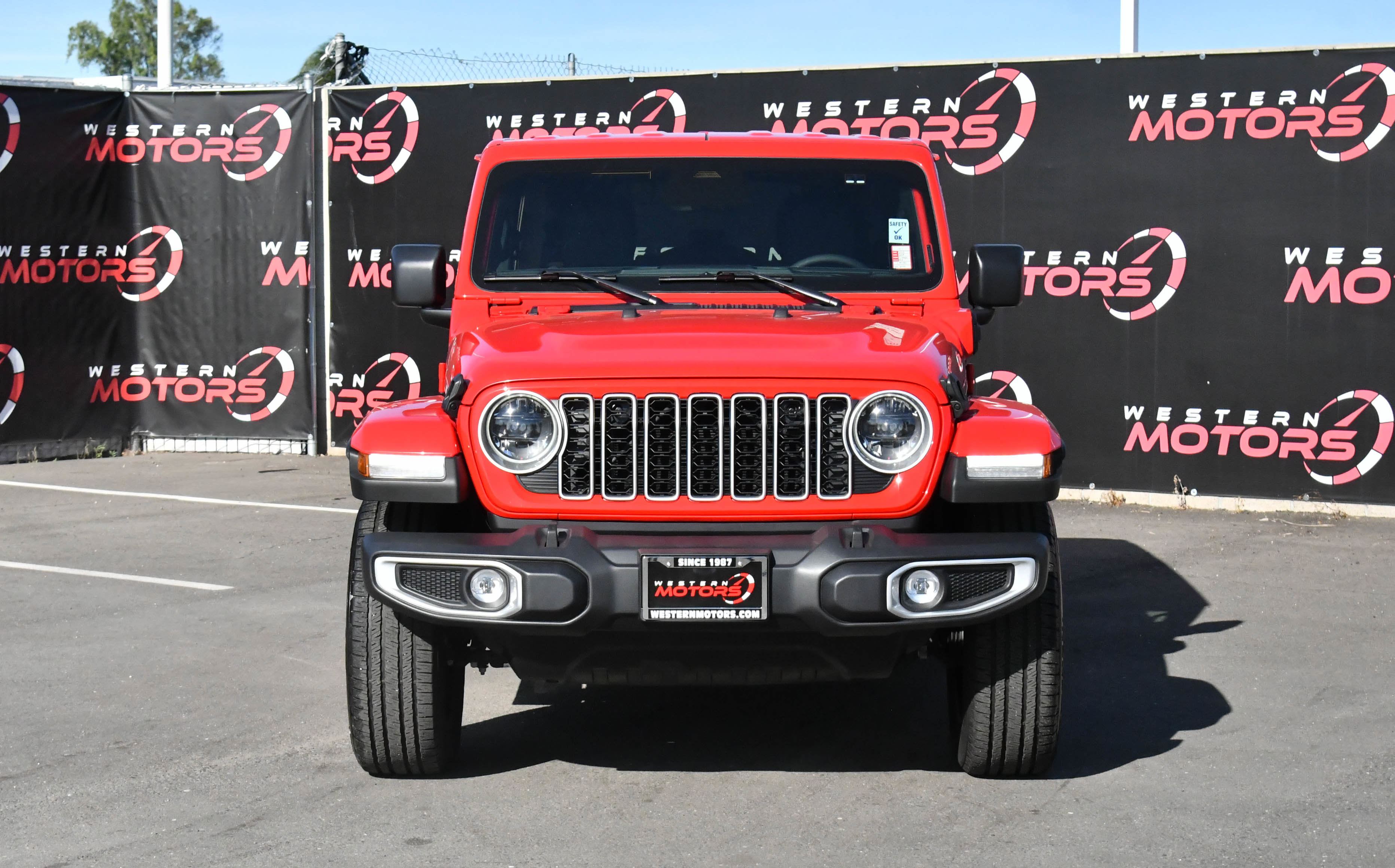 Used 2025 Jeep Wrangler Sahara image 2