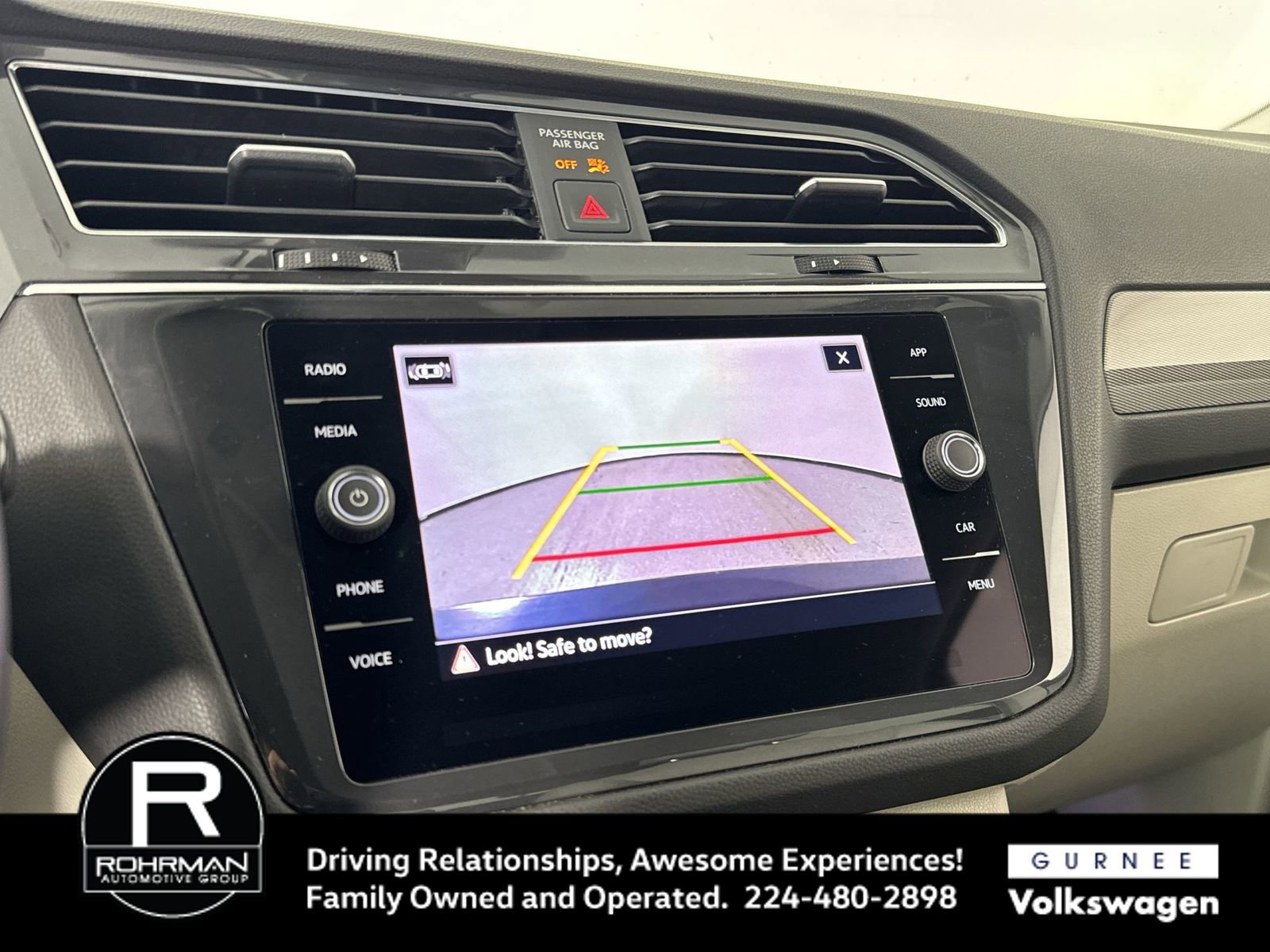 Used 2022 Volkswagen Tiguan SE image 8