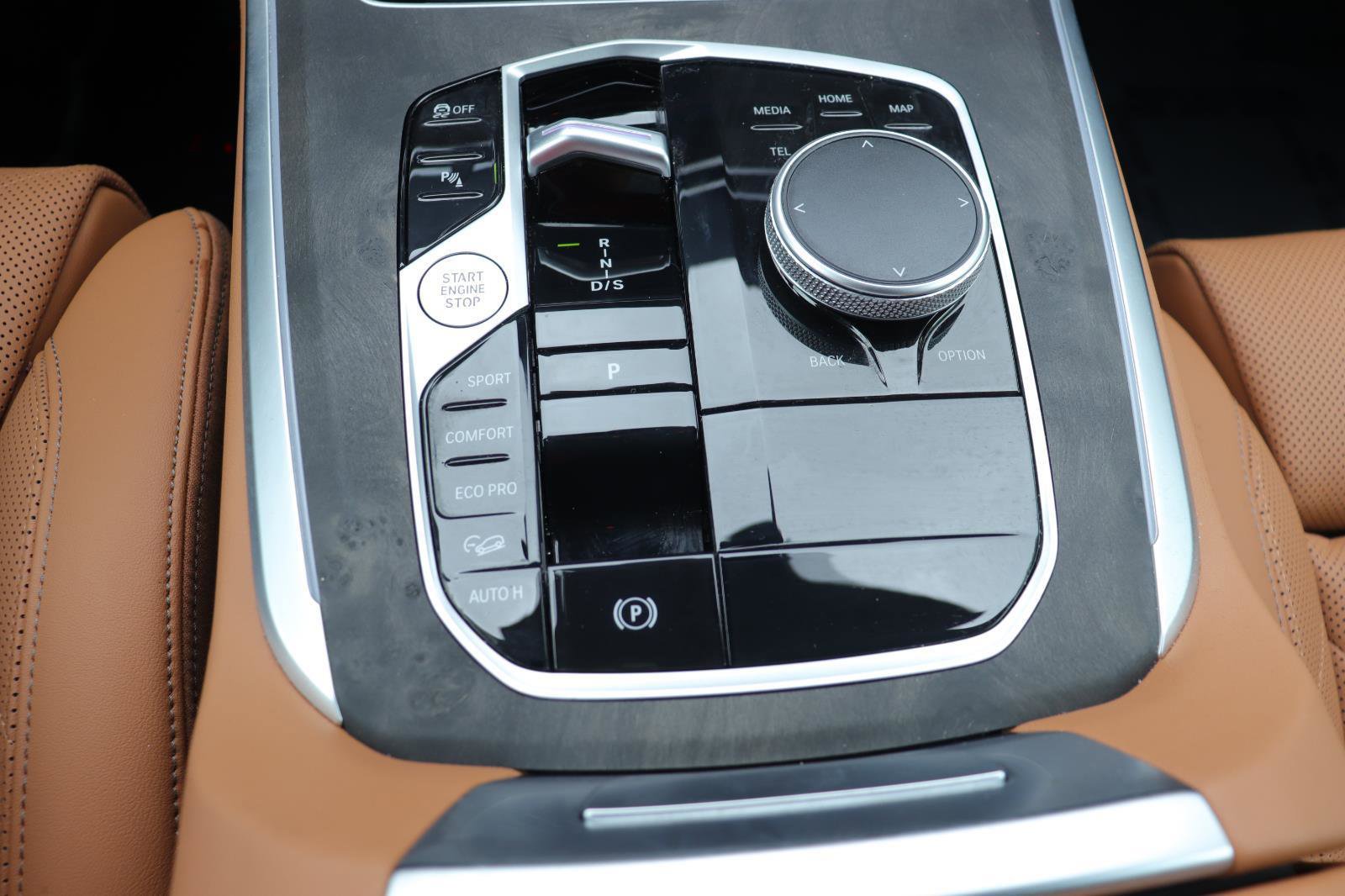 Used 2025 BMW X5 xDrive40i w/ M Sport Package AWD/4WD image 38