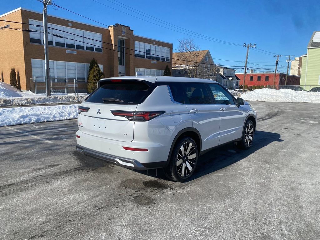 New 2026 Mitsubishi Outlander SE image 5