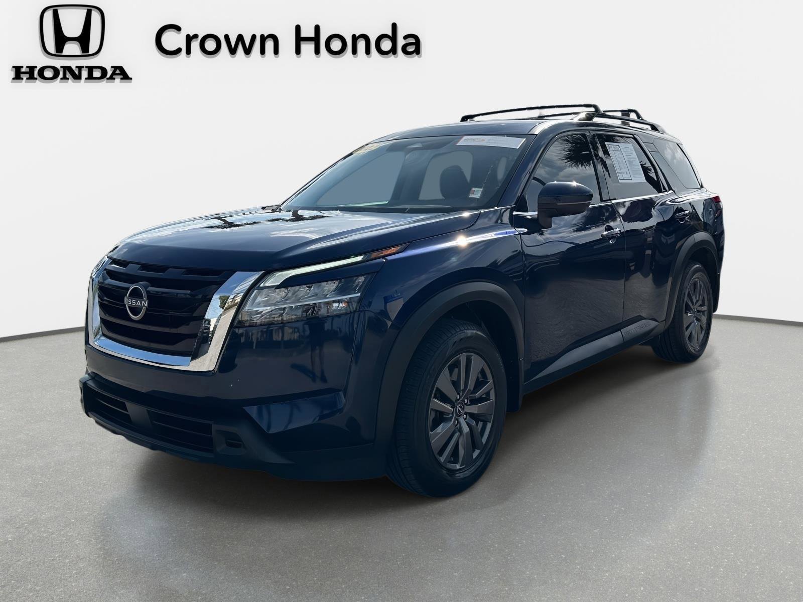 Used 2022 Nissan Pathfinder SV image 1