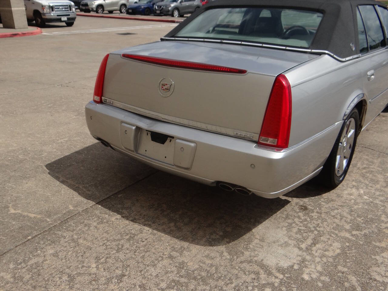 Used 2007 Cadillac DTS Luxury I w/ Sun And Sound Package FWD image 8